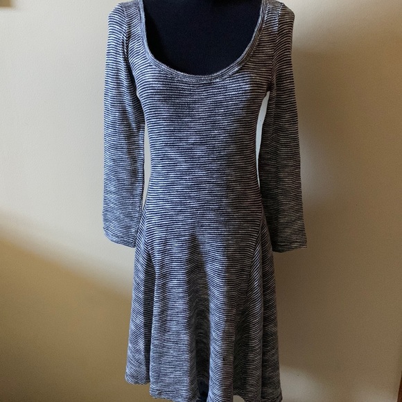 American Eagle Outfitters- Size Small - stretch dress Excellent Condition - Picture 1 of 5